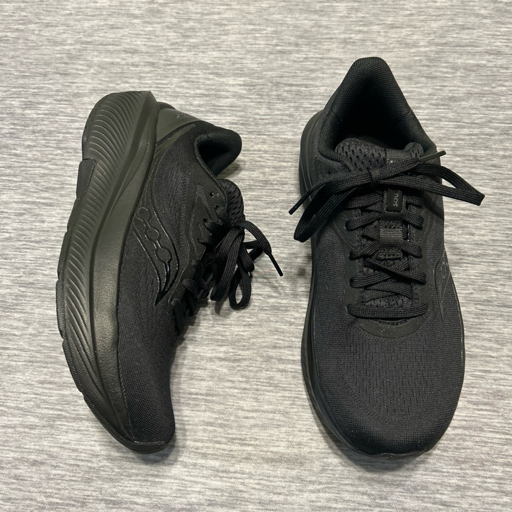 Saucony Echelon10 Women’s All-Black Athletic Shoes size 8 wide